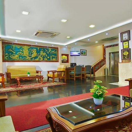 Hotel Excellency Kochi Ngoại thất bức ảnh